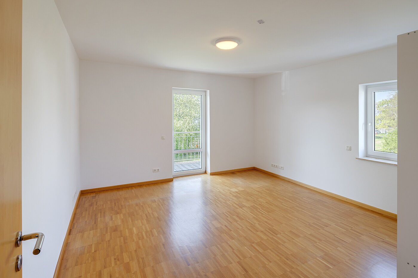 セミ・デタッチド・ハウス（一戸建てを二つに分けた家屋） 部屋数 6.5 部屋 | Unterschleißheim | 70122 | Kinderzimmer mit Zugang zum Balkon
