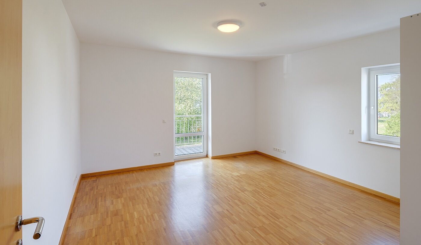 セミ・デタッチド・ハウス（一戸建てを二つに分けた家屋） 部屋数 6.5 部屋 | Unterschleißheim | 70122 | Kinderzimmer mit Zugang zum Balkon