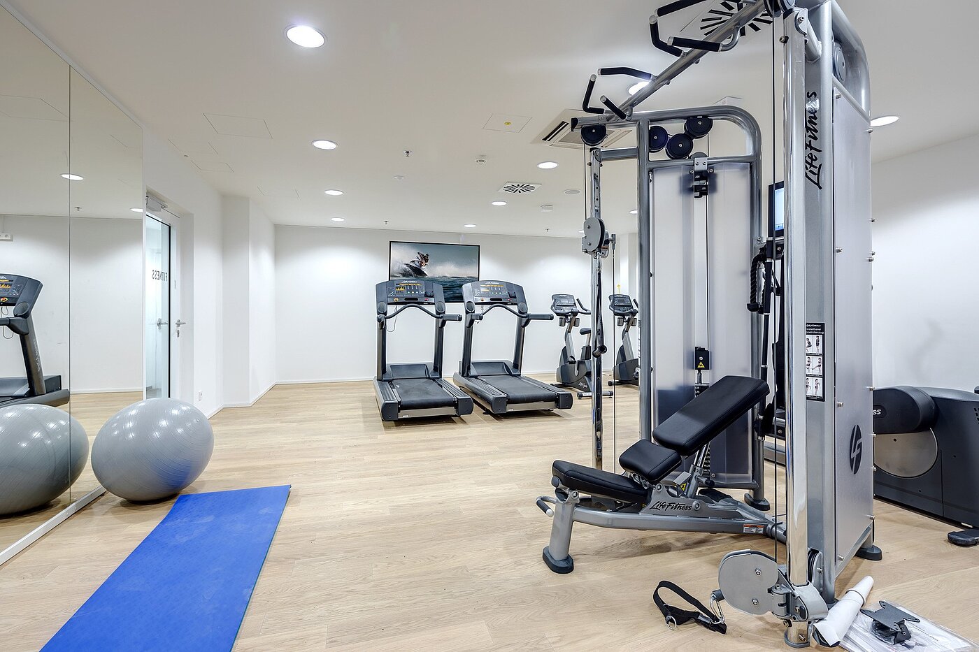 Apartment 部屋数 1.5 部屋 | München-Neuhausen | 703131 | Fitnessbereich