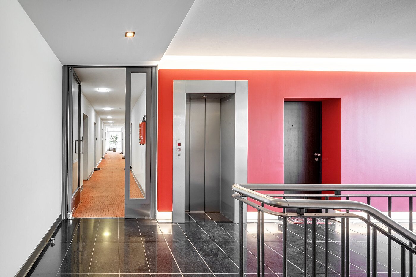 フラット 部屋数 2 部屋 | München-Haidhausen | 2105ML6 | Treppenhaus mit Lift