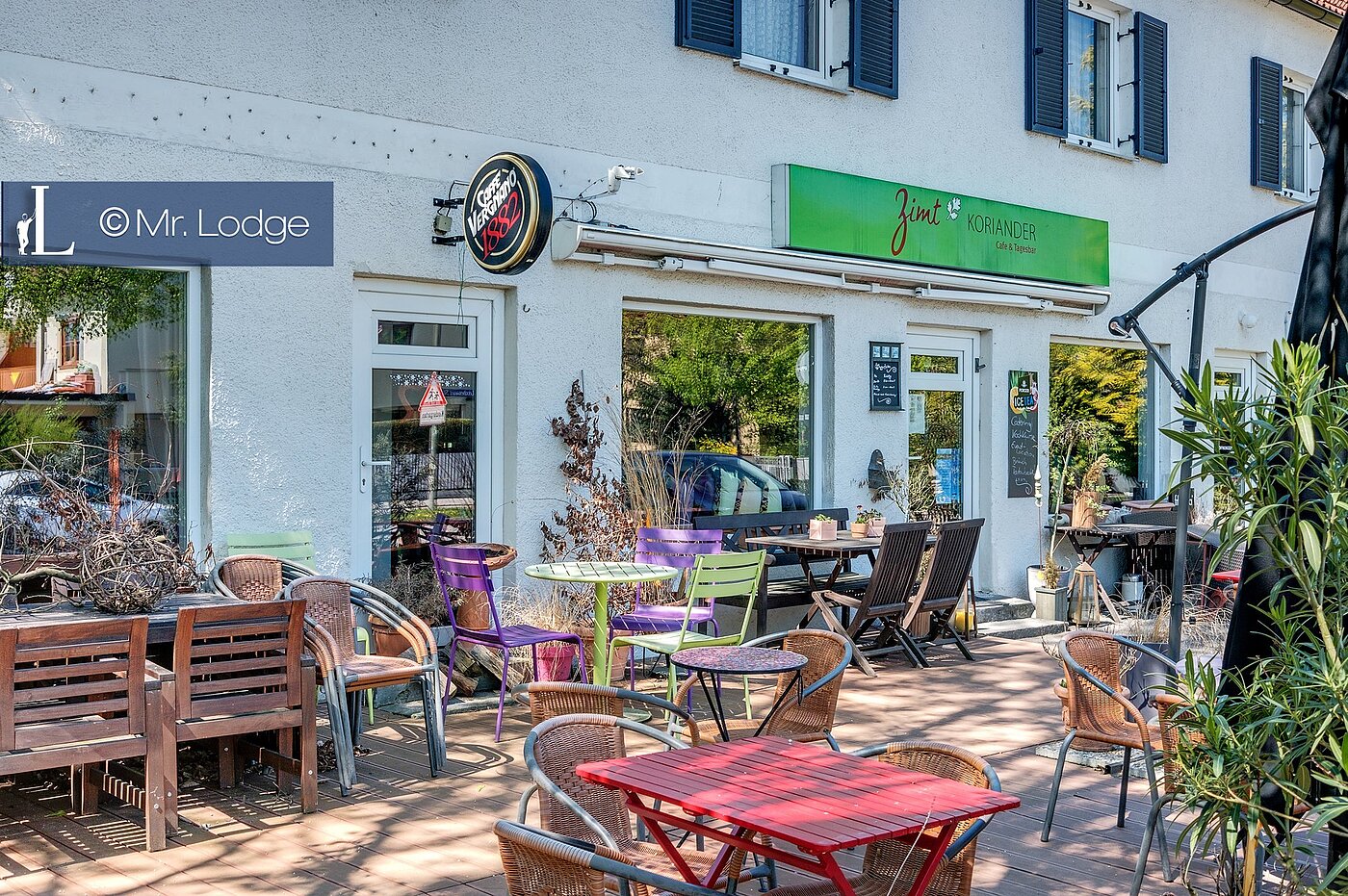 アティック・フラット（屋根裏） 部屋数 3 部屋 | München-Hasenbergl | 1803D9 | Restaurant/Café