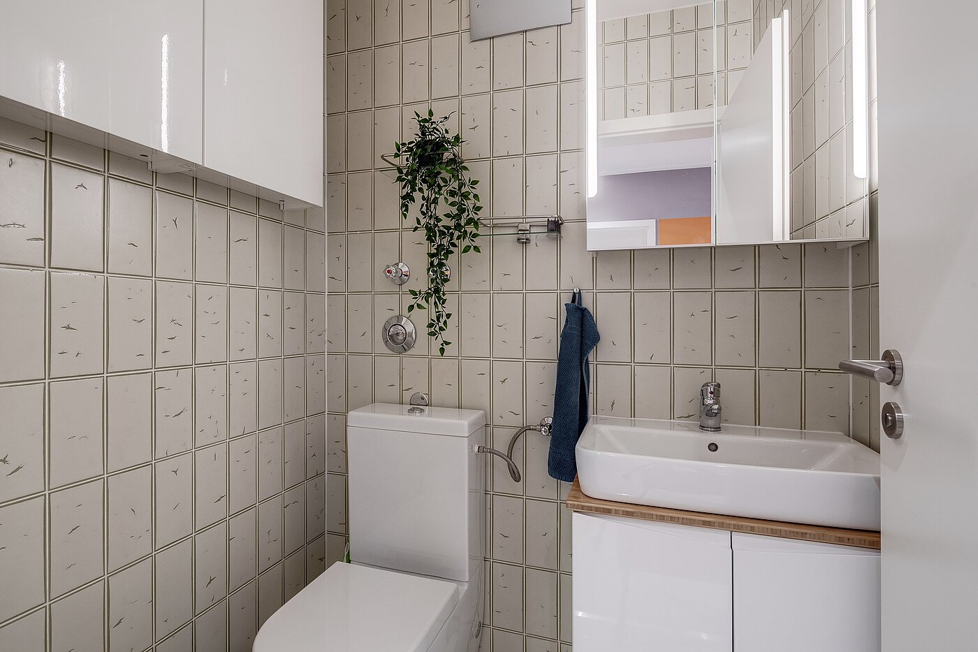アティック・フラット（屋根裏） 部屋数 3 部屋 | Karlsfeld | 70217 | ...Gäste-WC und...