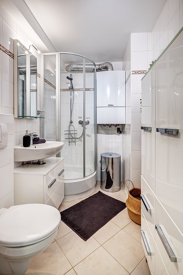 アティック・フラット（屋根裏） 部屋数 2 部屋 | München-Au | 2209ML3 | Hell gefliestes Bad mit Dusche