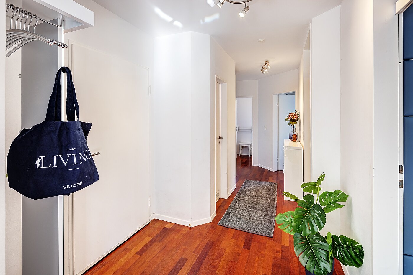 フラット 部屋数 3 部屋 | München-Schwabing | 2202ML12 | Zentraler Flur...