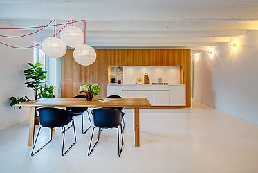 Au：2.5 部屋のアパート、暖炉付き、ロフト風、空室あり