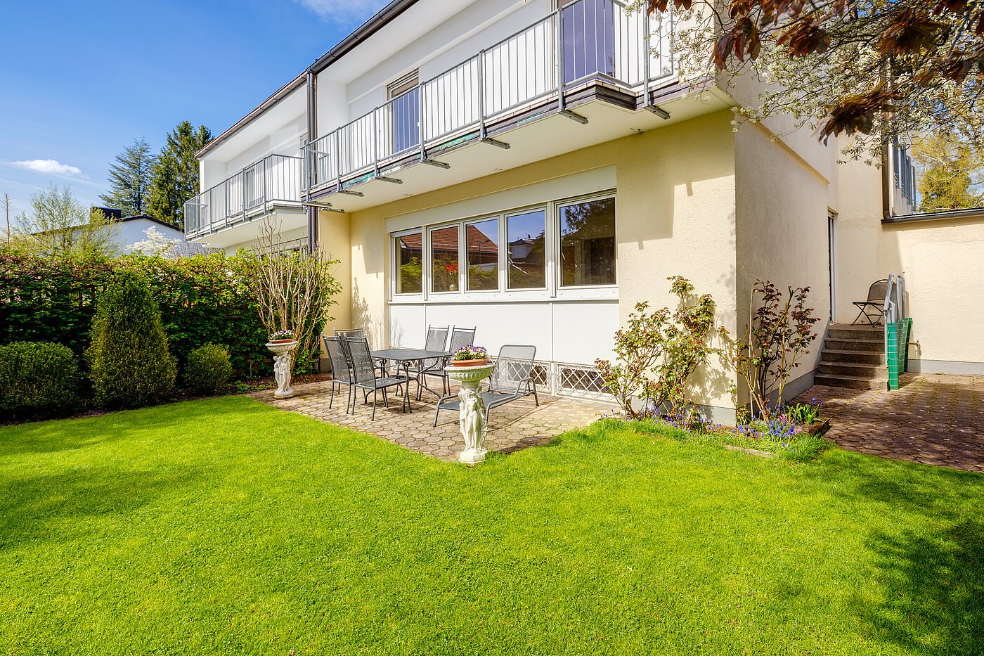 セミ・デタッチド・ハウス(一戸建てを二つに分けた家屋) 部屋数 4 部屋 | München-Solln | 70120 | Hausansicht