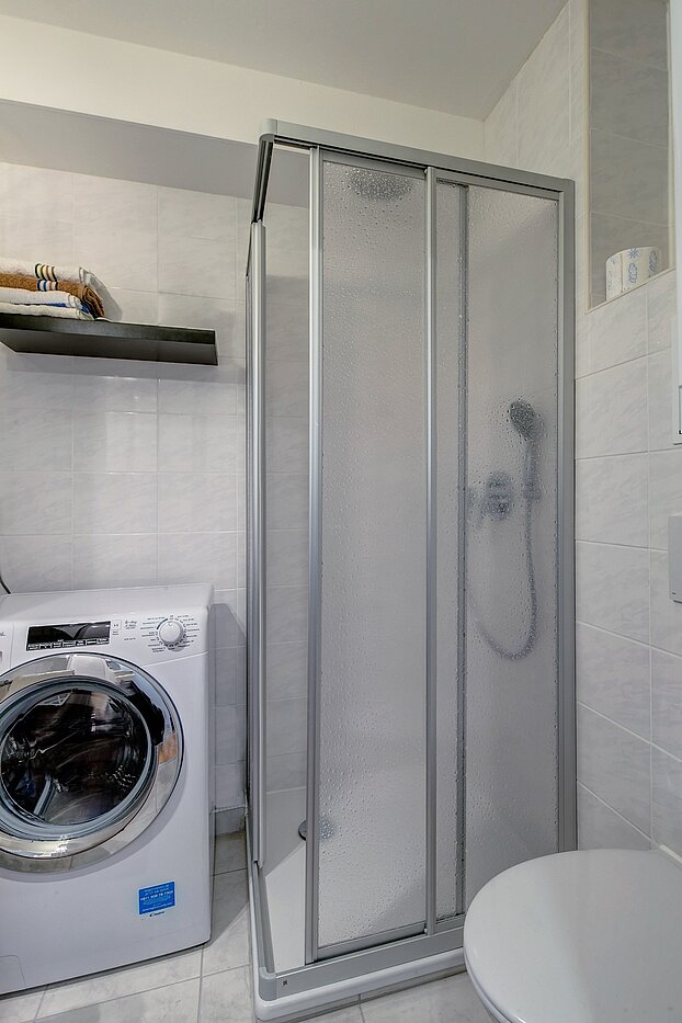 フラット 部屋数 1 部屋 | München-Berg am Laim | 2301ML4 | ...mit Dusche und Waschmaschine