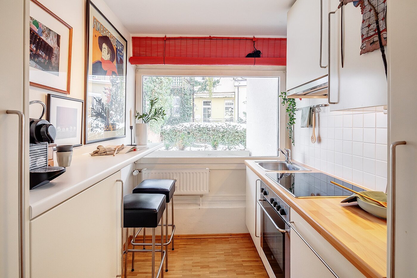 フラット 部屋数 2 部屋 | München-Nymphenburg | 2101ML6 | ...Küche mit Süd/Ost Loggia...