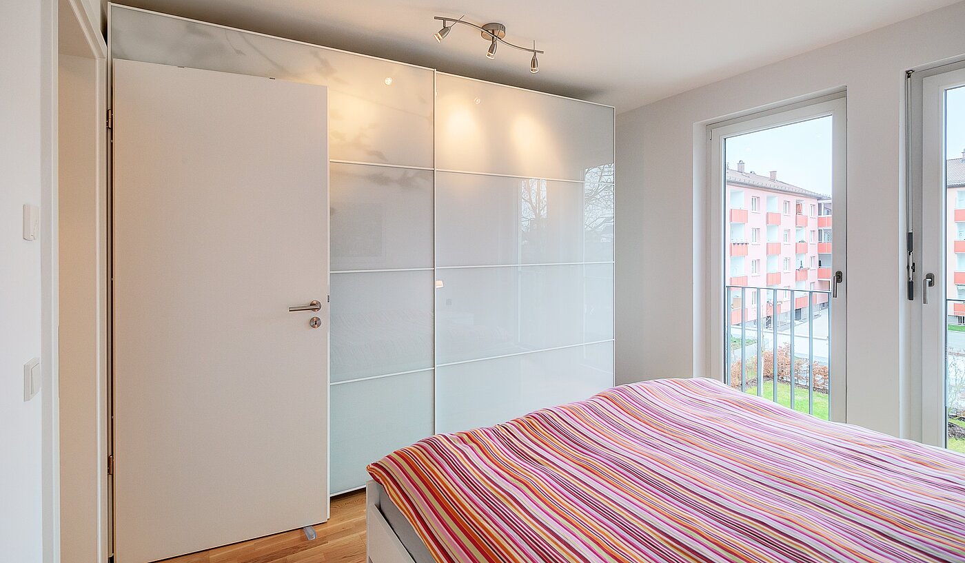 フラット 部屋数 3 部屋 | München-Moosach | 70164 | ...mit großen Fensterfronten