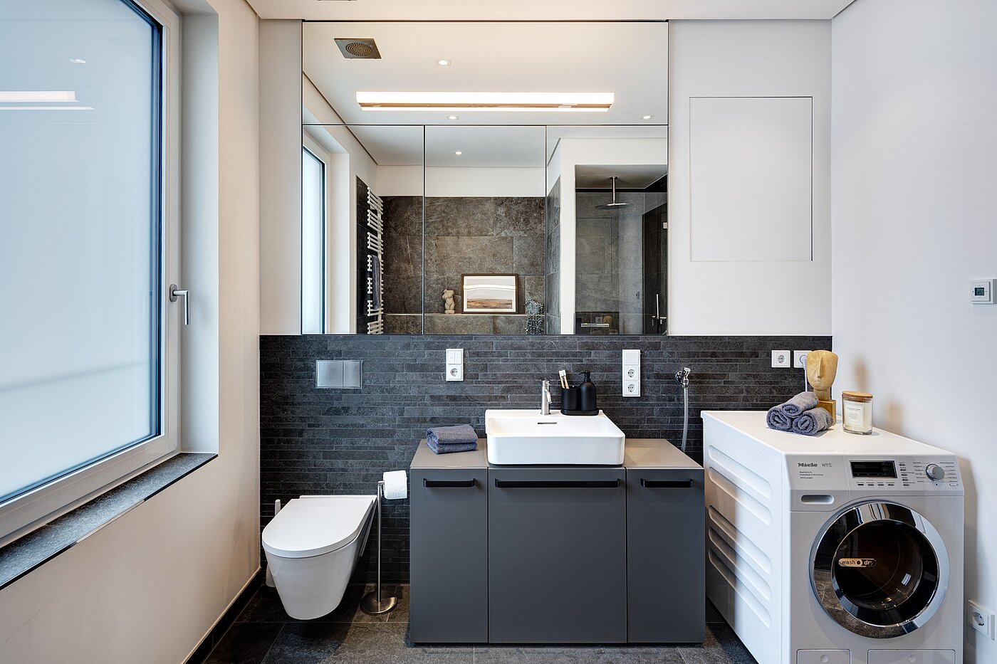 アティック・フラット（屋根裏） 部屋数 2 部屋 | München-Maxvorstadt | 701661 | ...Fenster...