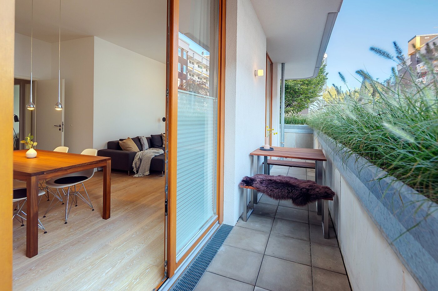 レイズド・グラウンドフロアー（一階が地表よりも高い） 部屋数 3 部屋 | München-Sendling | 2009ML8 | ...und Zugang zum Balkon