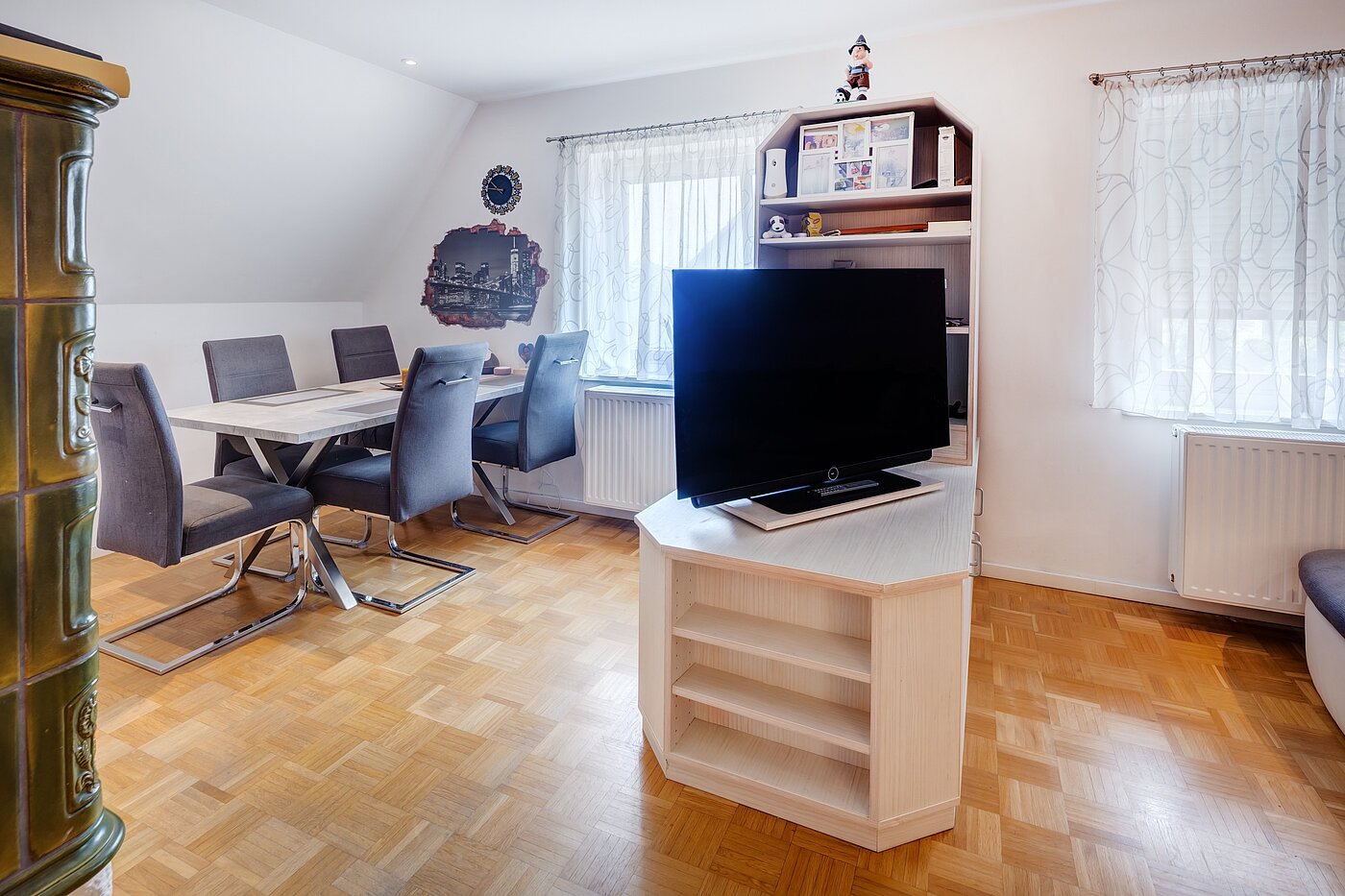 一戸建て 部屋数 8 部屋 | 70229 | ...mit Platz zum Essen...