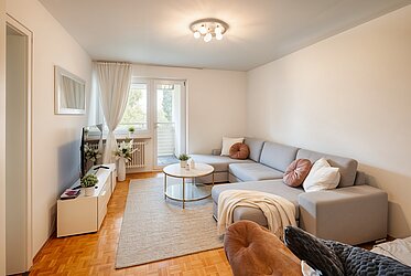Thalkirchen:5階にある南東向きのバルコニー付き2部屋のアパート - 空室