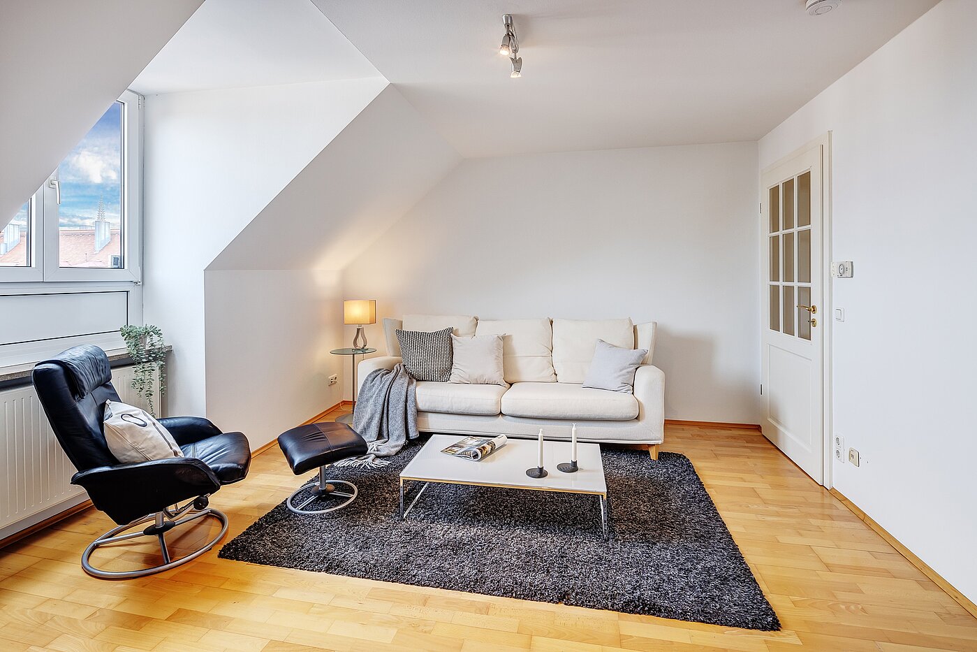 アティック・フラット（屋根裏） 部屋数 2 部屋 | München-Au | 2209ML3 | Gemütliches Wohnzimmer...