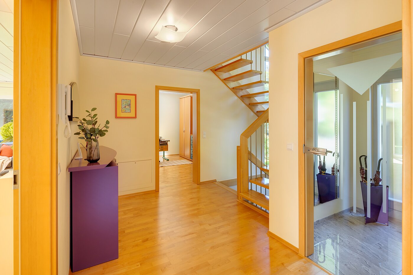 一戸建て 部屋数 5 部屋 | Icking | 70438 | Foyer mit Treppe