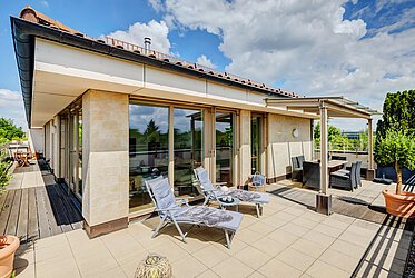 Oberföhring: プライベート・エレベーター付きペントハウス・フラット。