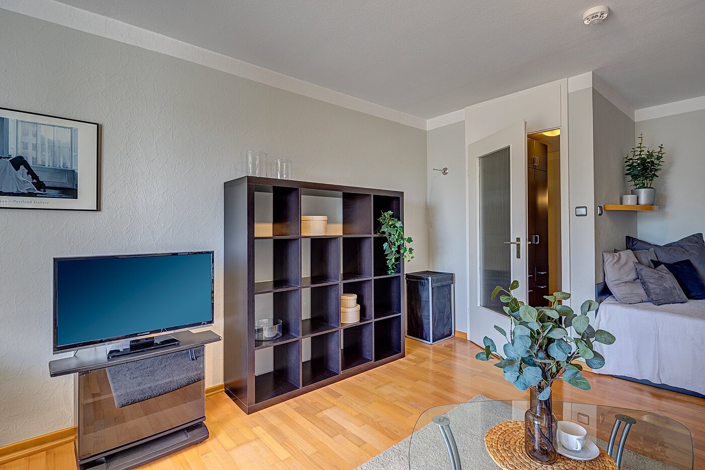 フラット 部屋数 1 部屋 | München-Schwabing | 2109ML1 | großem Bücherregal und...