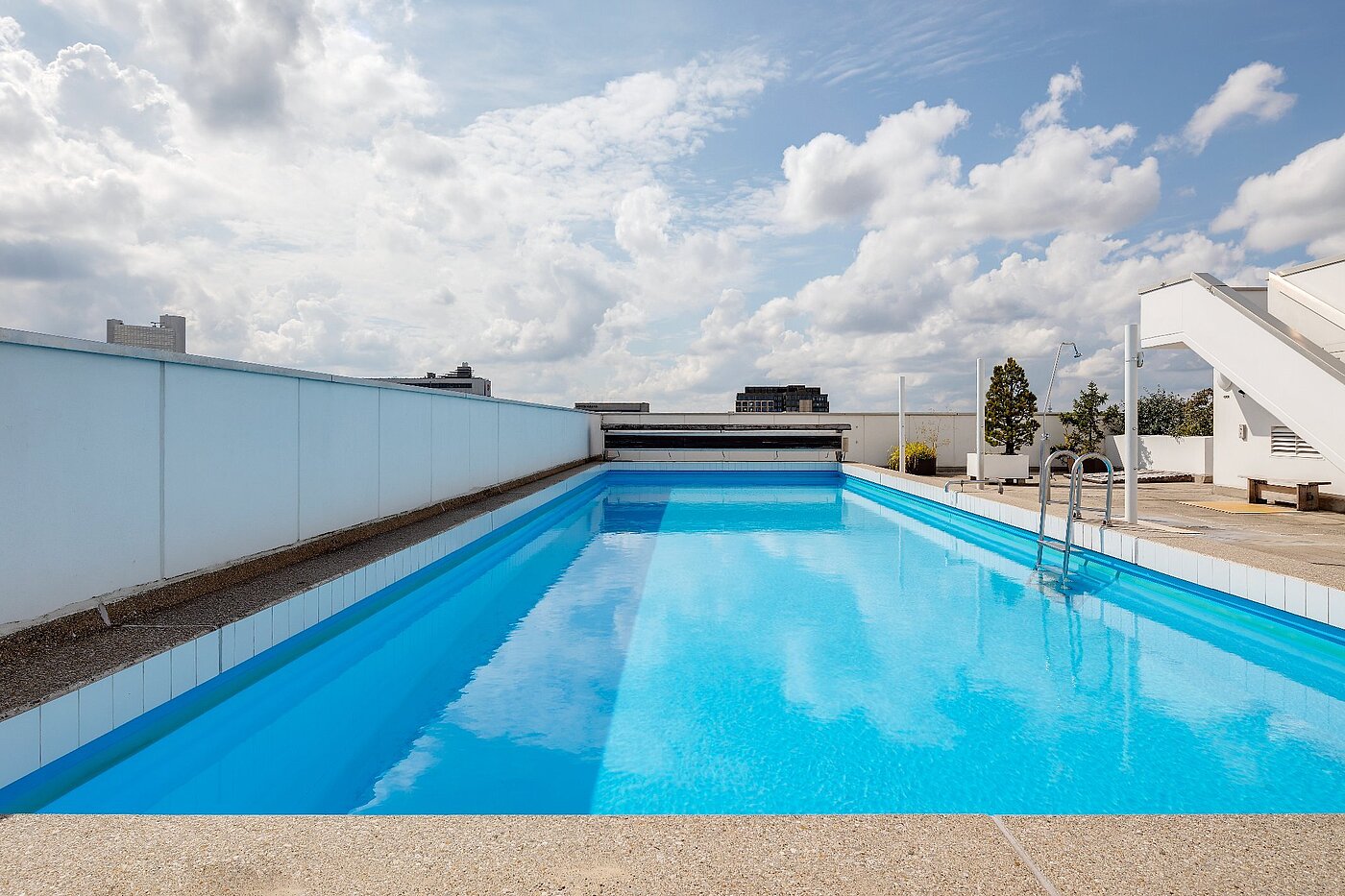 フラット 部屋数 1 部屋 | München-Bogenhausen | 2103ML6 | Lädt zum Schwimmen...