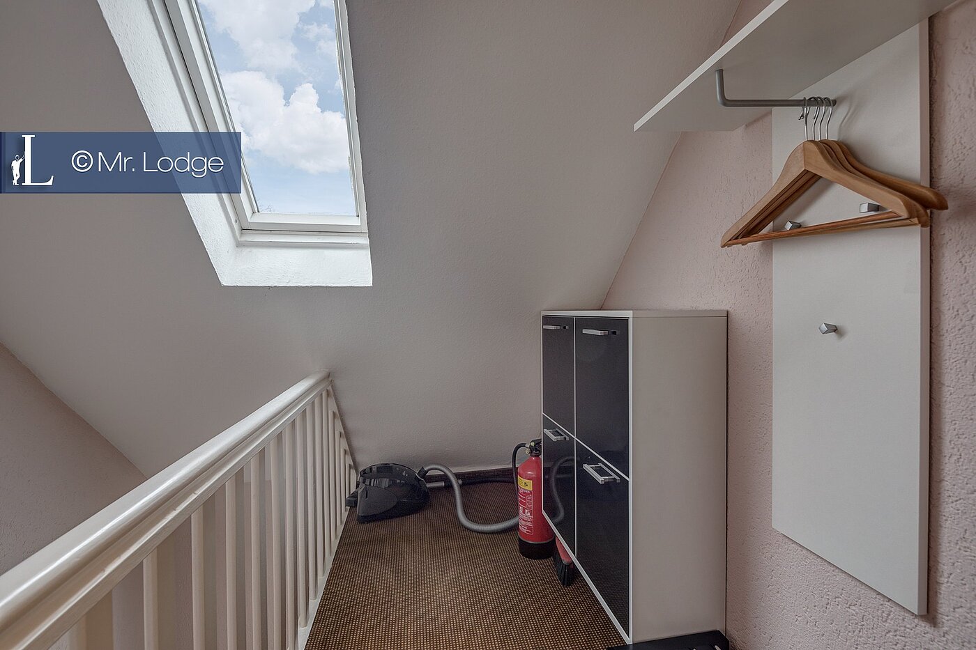 アティック・フラット（屋根裏） 部屋数 3 部屋 | München-Hasenbergl | 1803D9 | Garderobenbereich