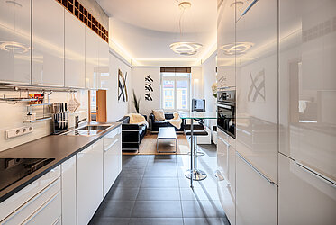 ハイドハウゼン：歴史的建造物とモダンが融合した、スタイリッシュな2LDKマンション – 空室あり