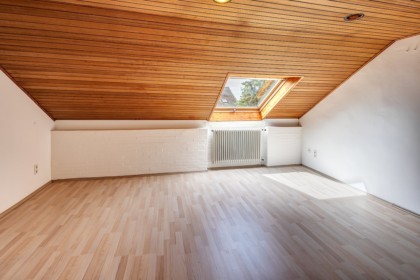 センターハウス 部屋数 4 部屋 | Maisach | 70125 | Helles Dachstudio