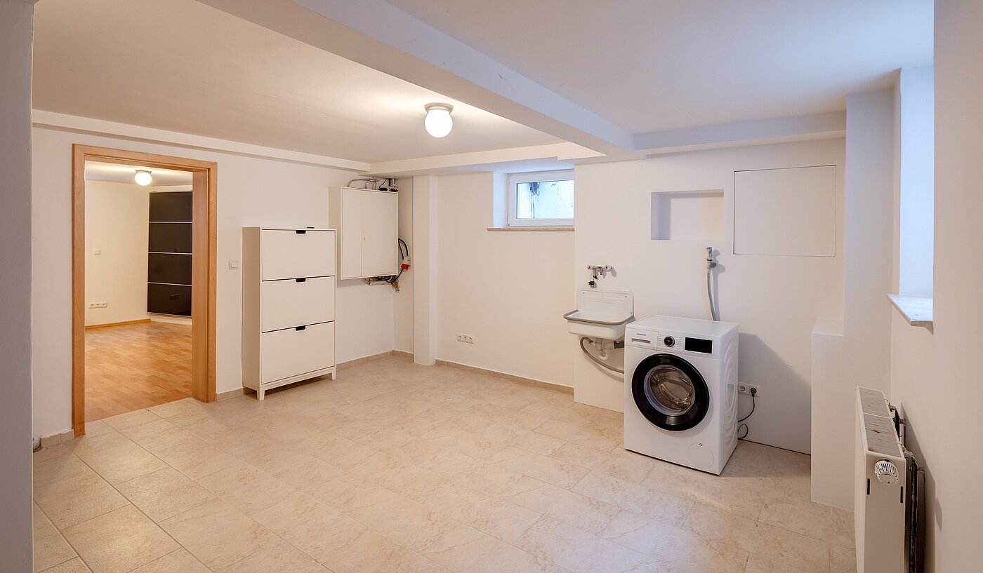 セミ・デタッチド・ハウス（一戸建てを二つに分けた家屋） 部屋数 6.5 部屋 | Unterschleißheim | 70122 | ...Haustechnik und die Waschmaschine