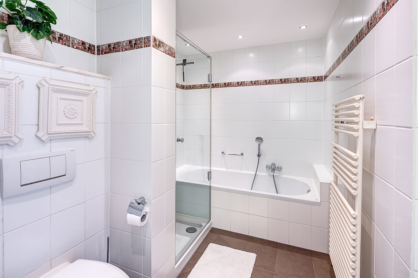 フラット 部屋数 3.5 部屋 | 70284 | ...Dusche und Wanne