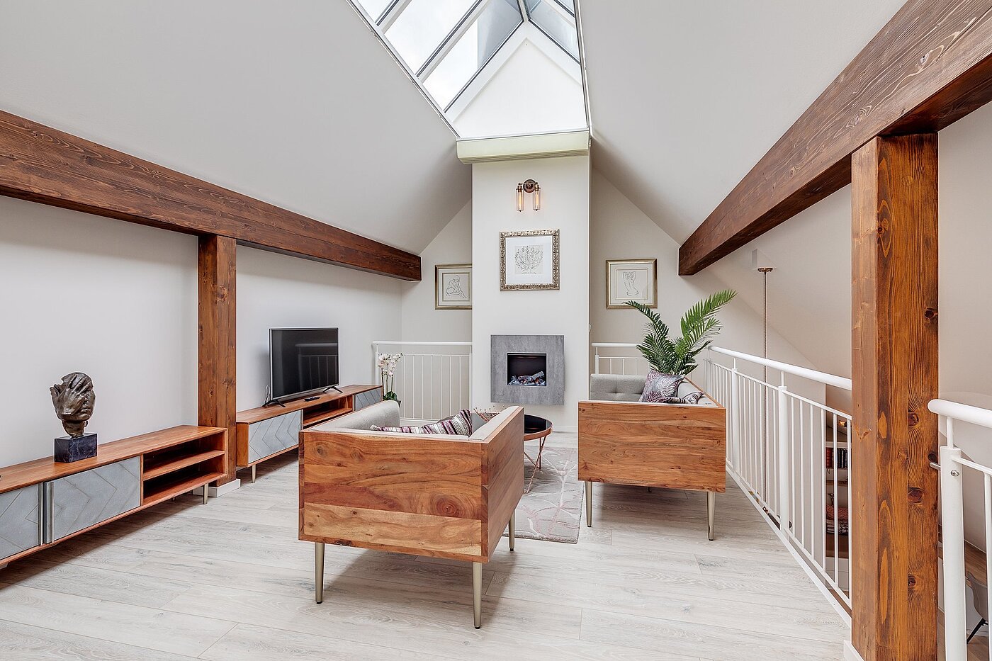 フラット 部屋数 2.5 部屋 | München-Moosach | 2012ML4 | ... die Galerie mit Kamin