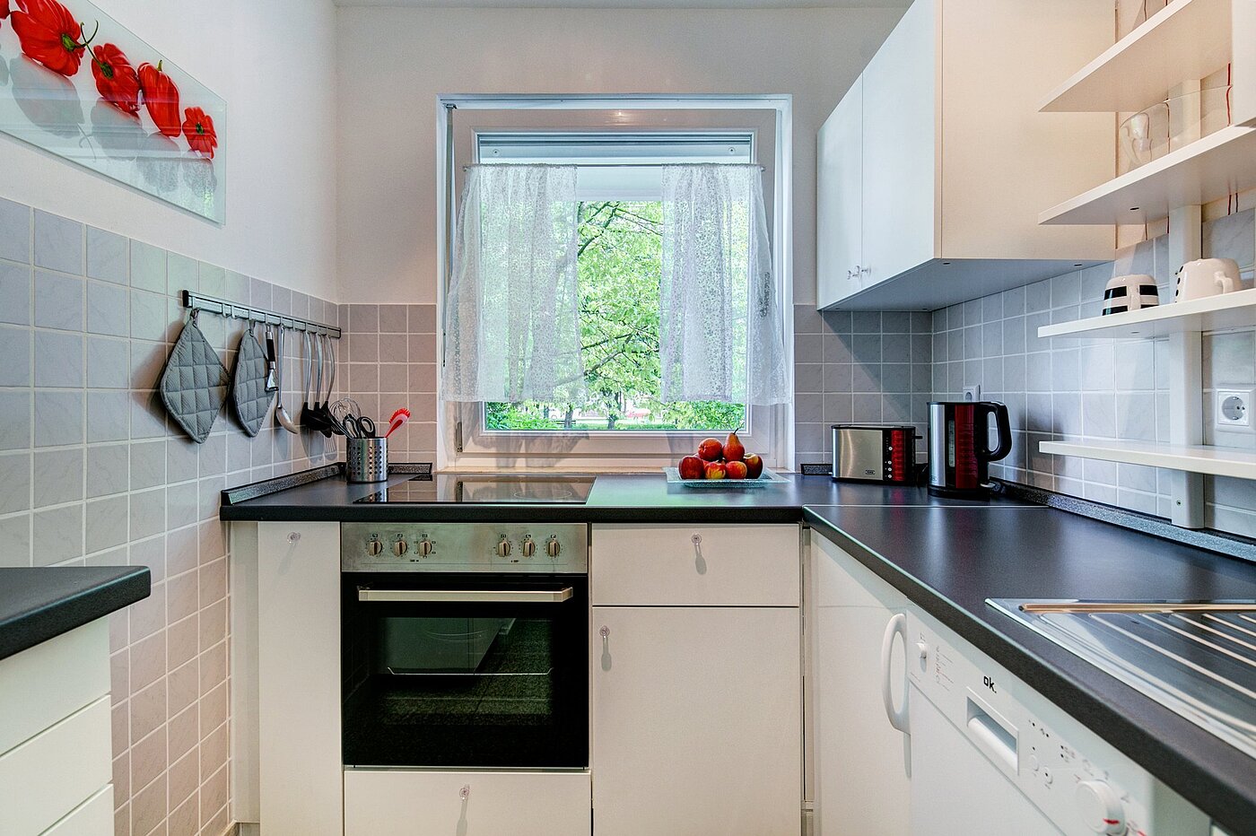 レイズド・グラウンドフロアー（一階が地表よりも高い） 部屋数 2 部屋 | München-Sendling-Westpark | 2001ML1 | Abgeschlossene Küche mit...