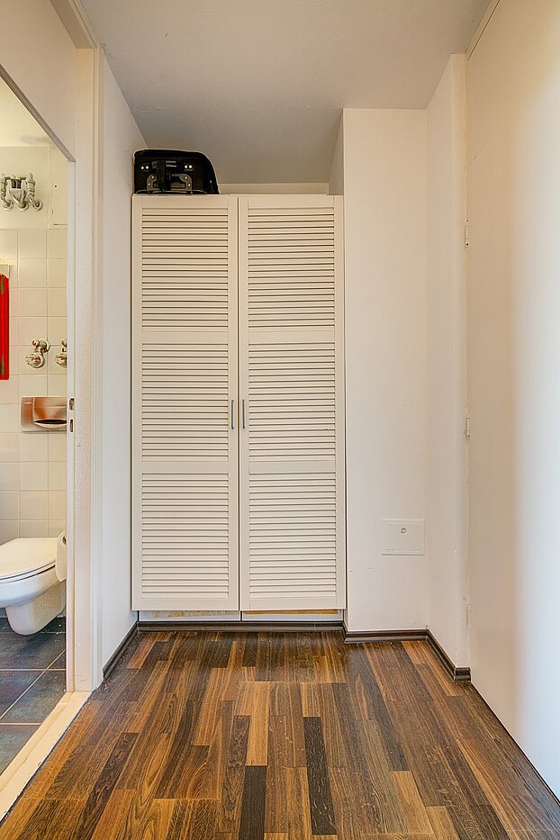 フラット 部屋数 1 部屋 | München-Schwabing | 70079 | ...mit 2 Garderobenschränke