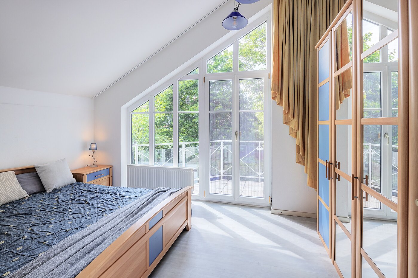 セミ・デタッチド・ハウス（一戸建てを二つに分けた家屋） 部屋数 5 部屋 | München-Trudering | 70269 | ...Stellfläche