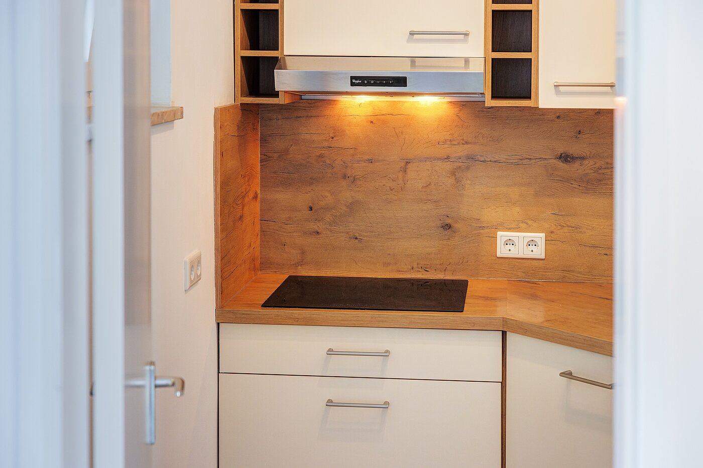 レイズド・グラウンドフロアー（一階が地表よりも高い） 部屋数 1 部屋 | München-Obermenzing | 70282 | ...