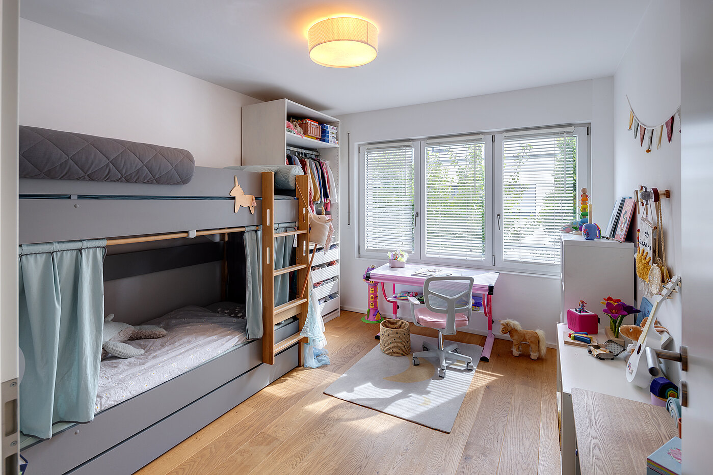 セミ・デタッチド・ハウス（一戸建てを二つに分けた家屋） 部屋数 5 部屋 | München-Aubing | 70162 | ...mit viel Lichteinfall