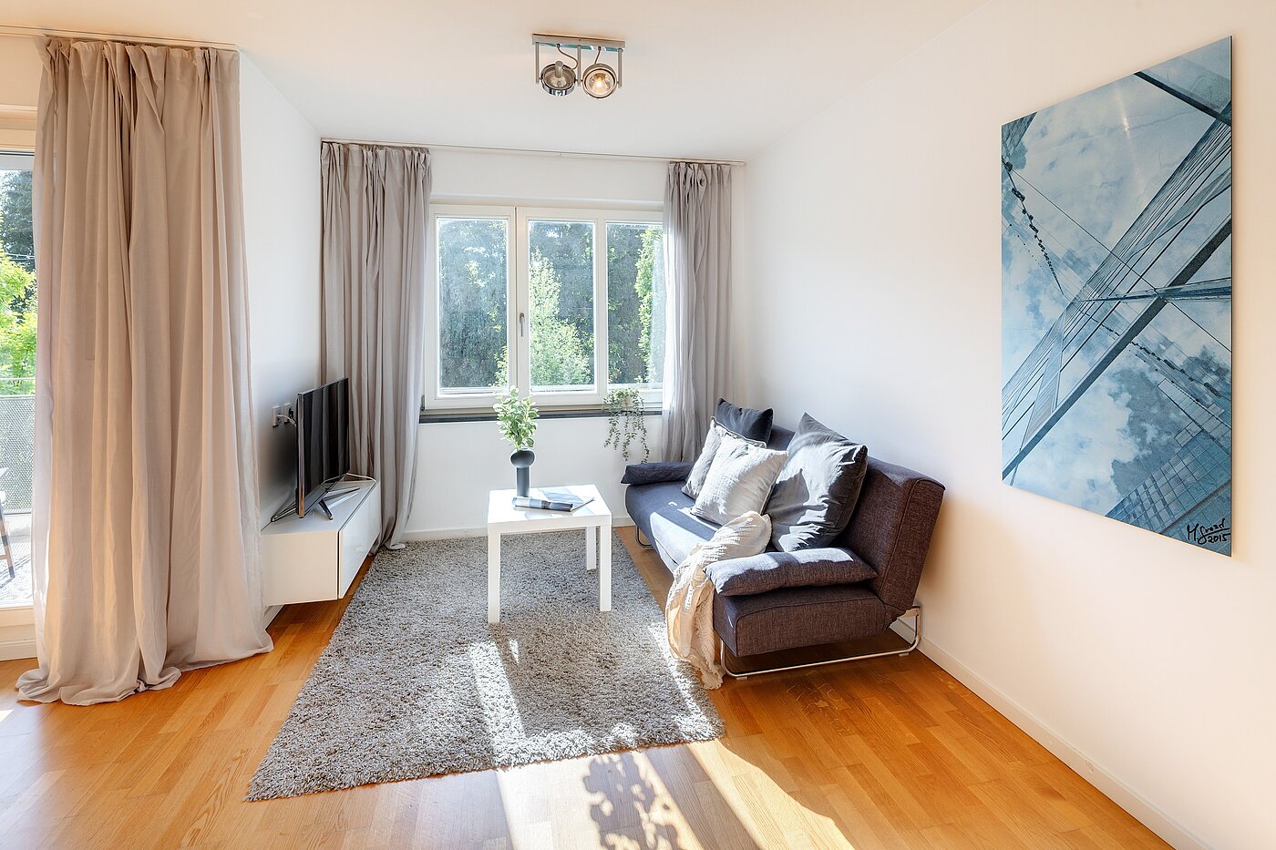 フラット 部屋数 2 部屋 | München-Schwabing | 70278 | Couch und Fernseher