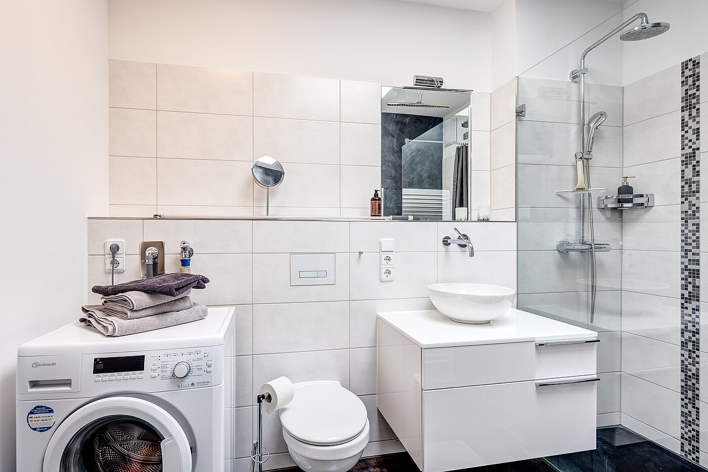 アティック・フラット（屋根裏） 部屋数 3 部屋 | München-Riem | 701701 | Badezimmer mit...