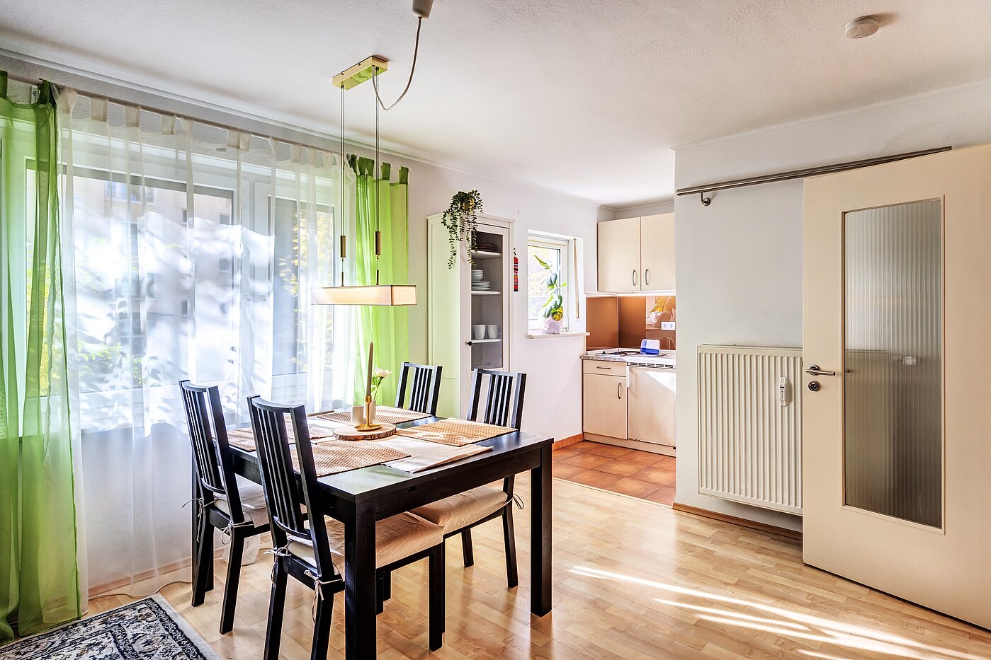 レイズド・グラウンドフロアー（一階が地表よりも高い） 部屋数 1 部屋 | München-Bogenhausen | 70301