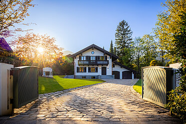 完璧の中の伝統 - 最高の要求に応えるために新たに演出されたカントリーハウス