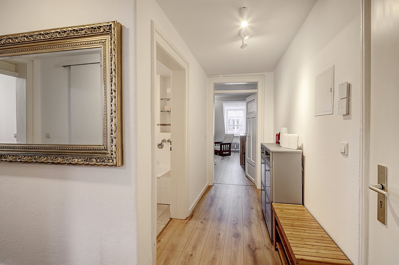 アティック・フラット（屋根裏） 部屋数 4.5 部屋 | München-Ludwigsvorstadt | 70461 | Diele 1