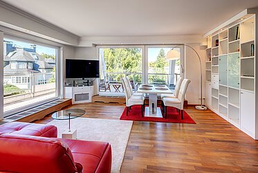 Harlaching：イザール川沿いの高級住宅街にある、屋上テラス付きのおしゃれなペントハウス