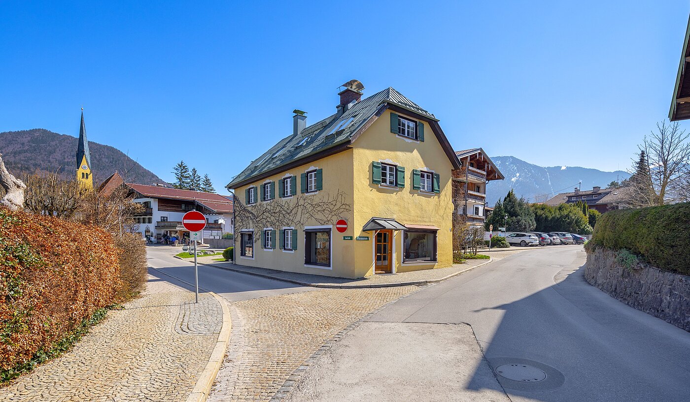 Mehrfamilienhaus 部屋数 11 部屋 | Rottach-Egern | 70215 | In unmittelbarer Nähe zum See.