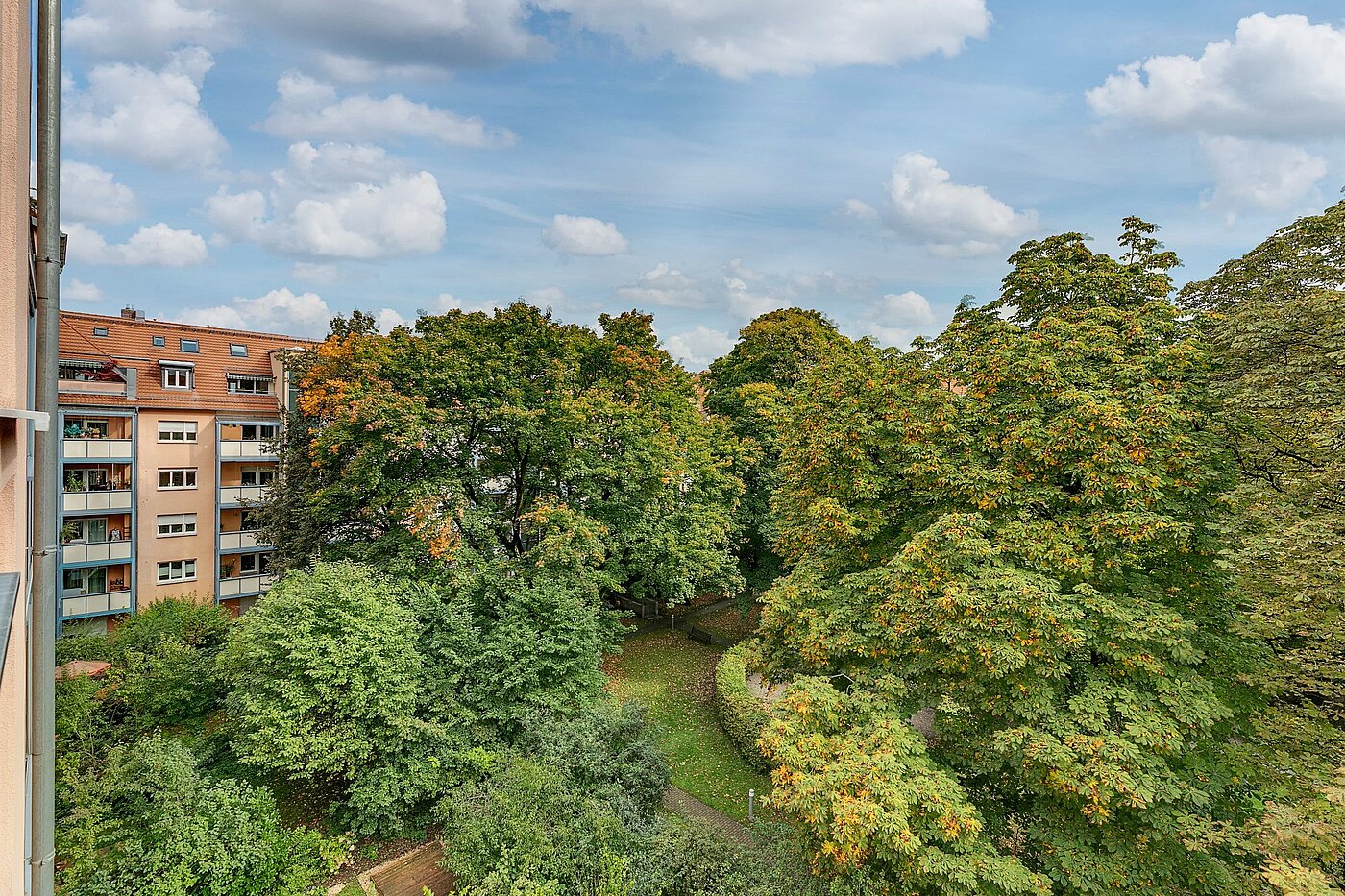 フラット 部屋数 2.5 部屋 | München-Au | 2001ML9 | Der Innenhof im Sommer