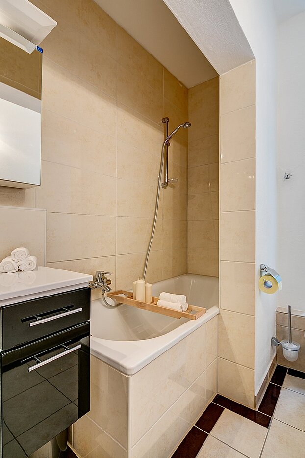フラット 部屋数 4 部屋 | München-Maxvorstadt | 2011ML2 | ...Badewanne