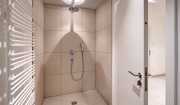 Terrassenwohnung 部屋数 3 部屋 | München-Harlaching | 70371 | Duschbad