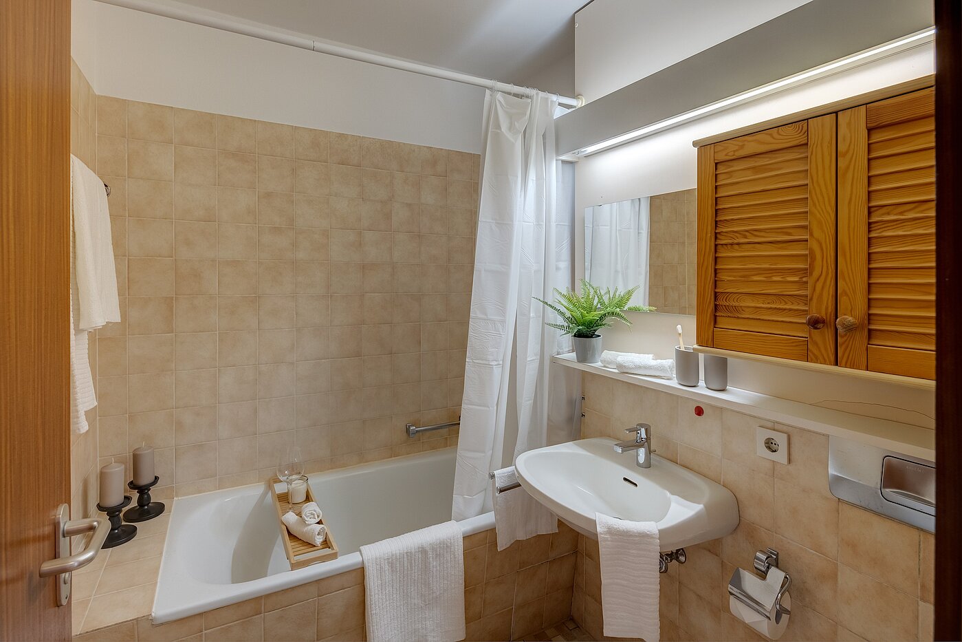 フラット 部屋数 1 部屋 | Starnberg | 2202ML2 | Das helle Wannenbad