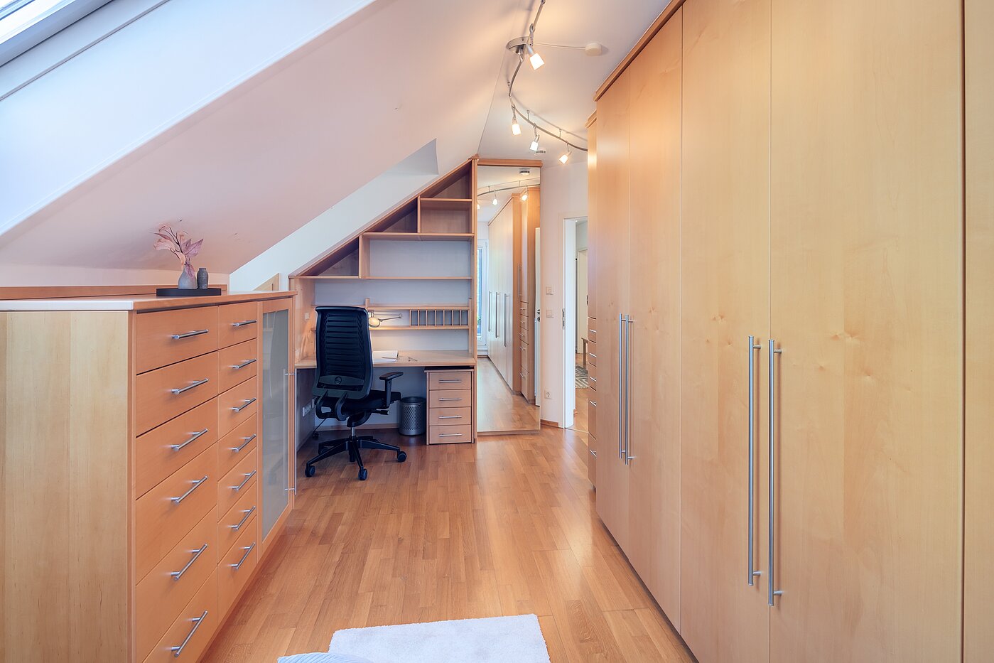 アティック・フラット（屋根裏） 部屋数 3 部屋 | 70501 | ...Arbeitszimmer