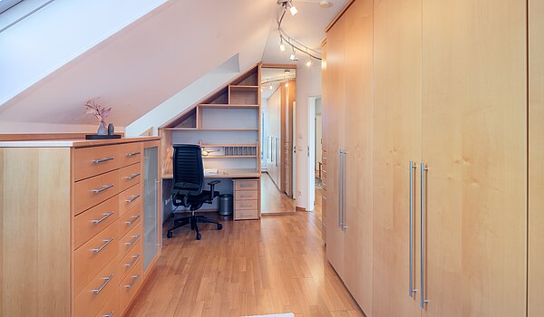 アティック・フラット（屋根裏） 部屋数 3 部屋 | 70501 | ...Arbeitszimmer