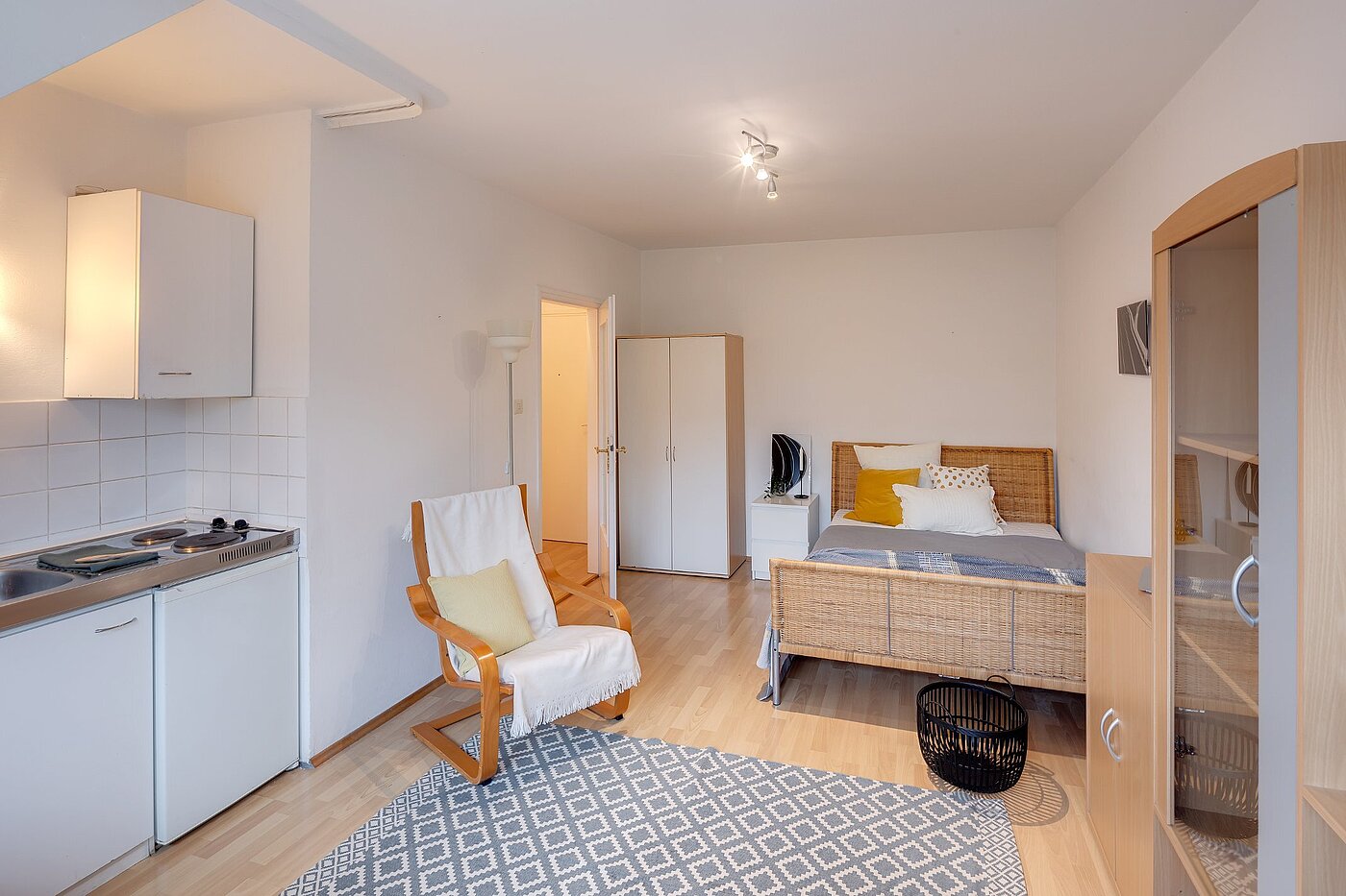 フラット 部屋数 1 部屋 | München-Bogenhausen | 2012ML2 | Der Wohn-Schlafraum...
