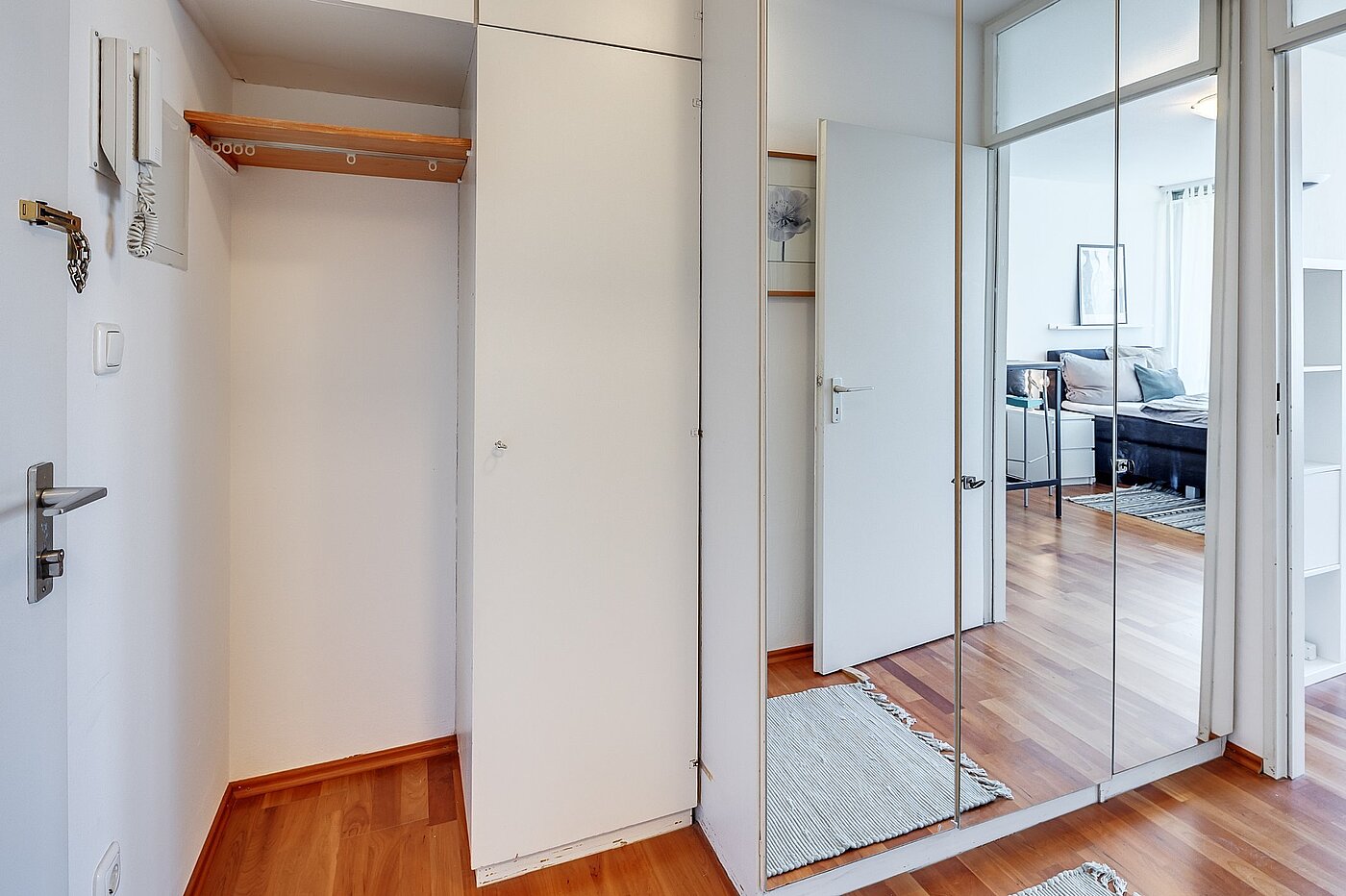フラット 部屋数 1 部屋 | München-Bogenhausen | 2103ML6 | Kleiderschrank mit Garderobe