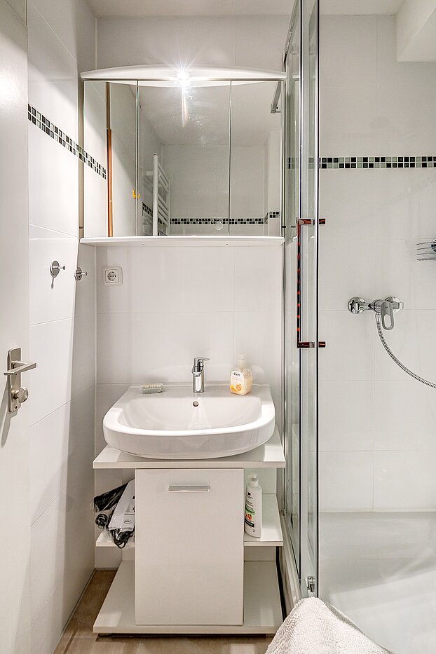 フラット 部屋数 1 部屋 | München-Berg am Laim | 2207ML6 | Weiß gefliestes Bad...