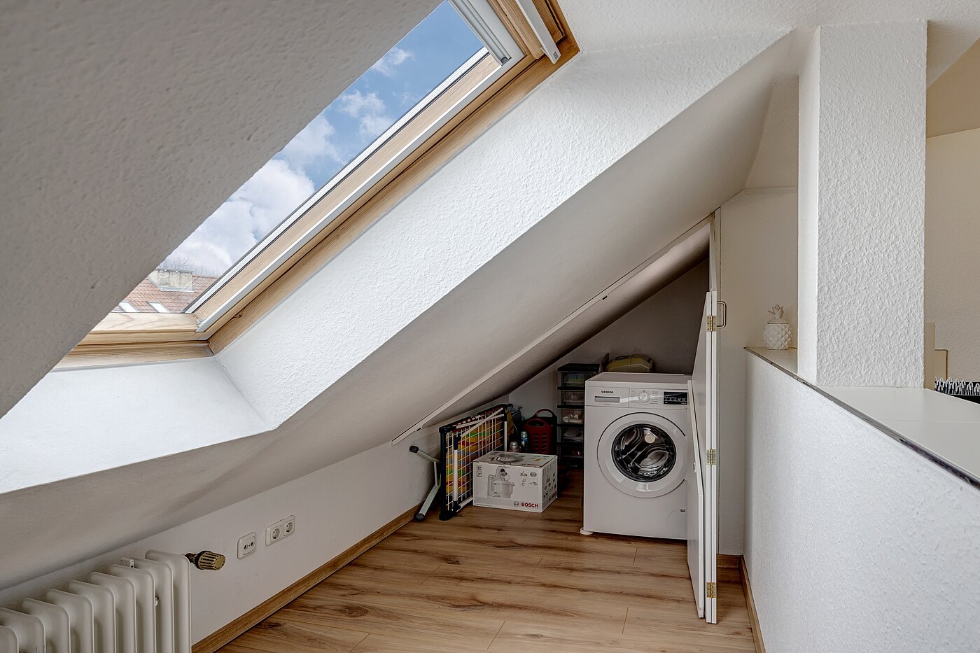 アティック・フラット（屋根裏） 部屋数 4.5 部屋 | München-Ludwigsvorstadt | 70461 | Wohnen / Essen